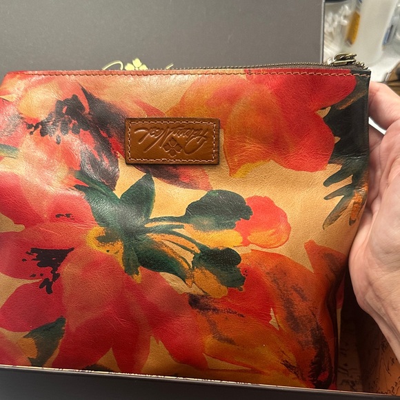 Patricia Nash Floral clutch, magnetic fold, zipper closure - Red and Black - Picture 3 of 5